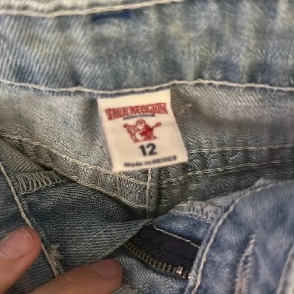 True Religion Girls Distressed Straight Leg Jeans Size 12 Light Wash Denim - Picture 2 of 3
